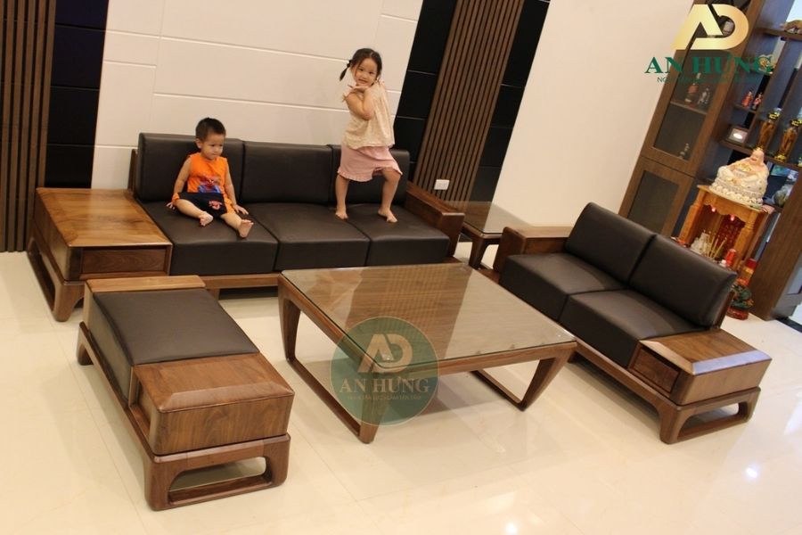 Sofa gỗ óc chó với thiết kế an toàn, không gian vui chơi của con trẻ