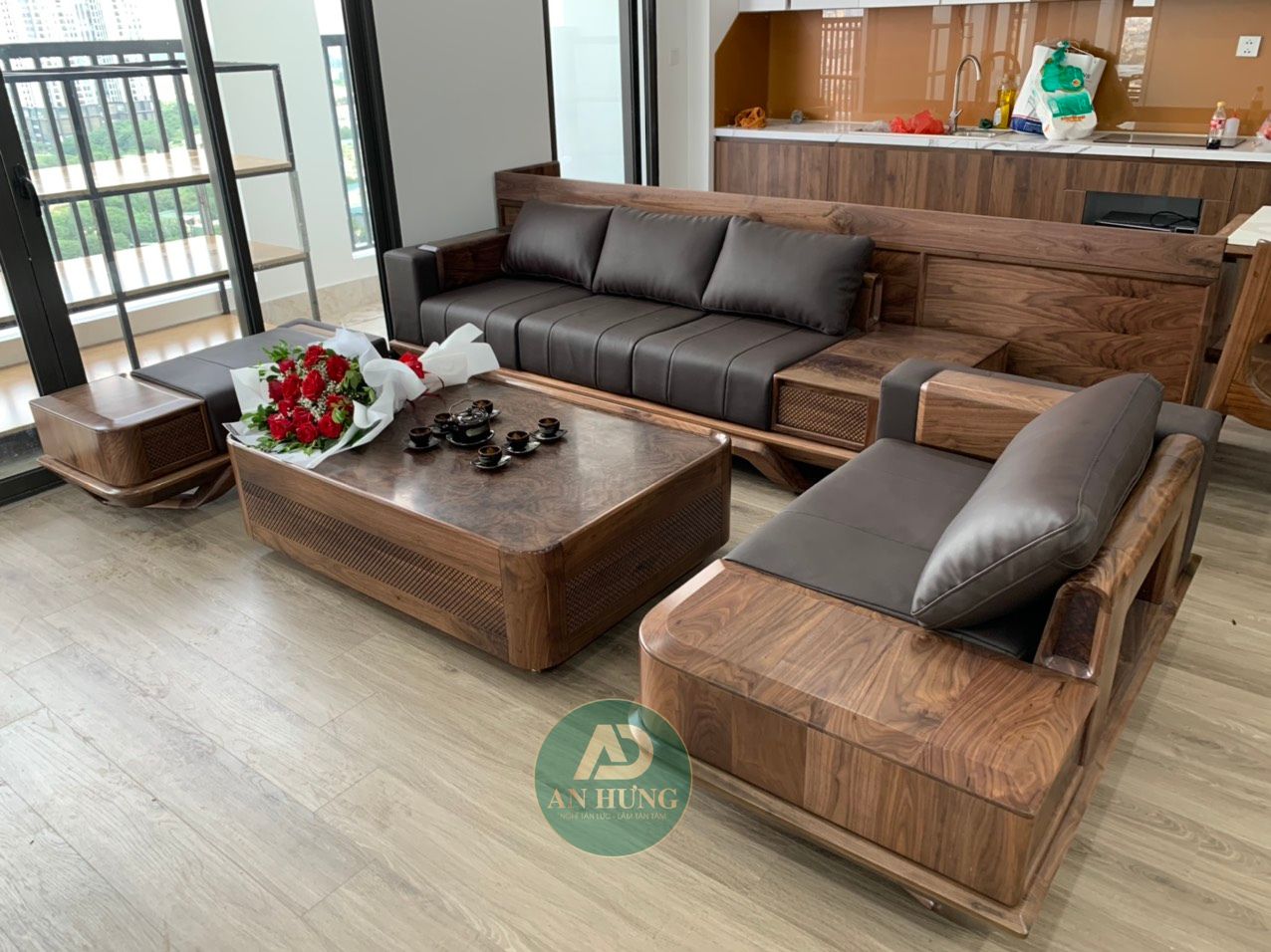 Sofa gỗ óc chó đơn giản cho chung cư