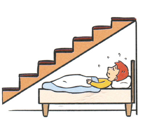 Kê giường ngủ dưới gầm cầu thang nên hay không nên?
