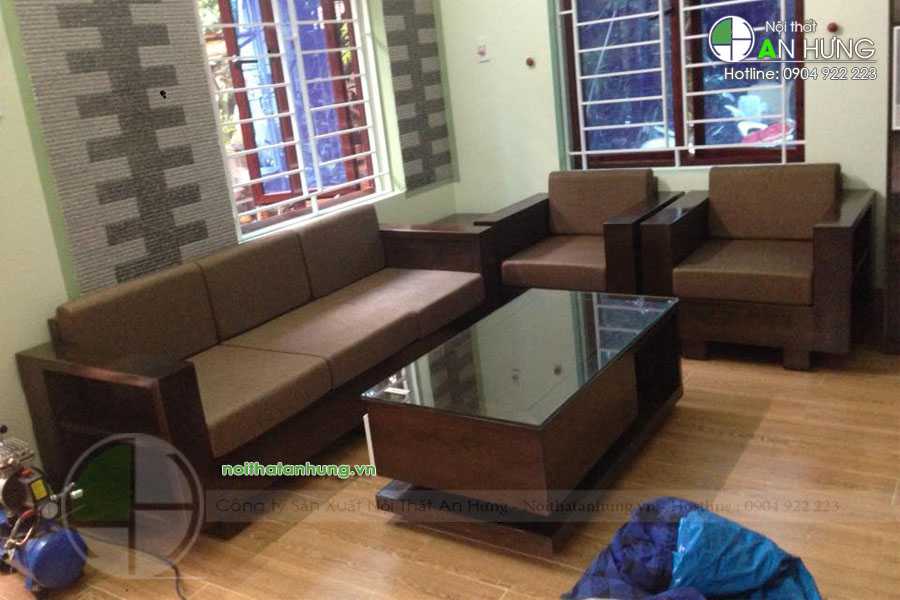Ghế sofa tay trứng to mặt liền gỗ sồi Nga 2024: Để không gian phòng khách thêm sang trọng và ấn tượng, hãy thử trang trí với chiếc ghế sofa tay trứng to mặt liền gỗ sồi Nga