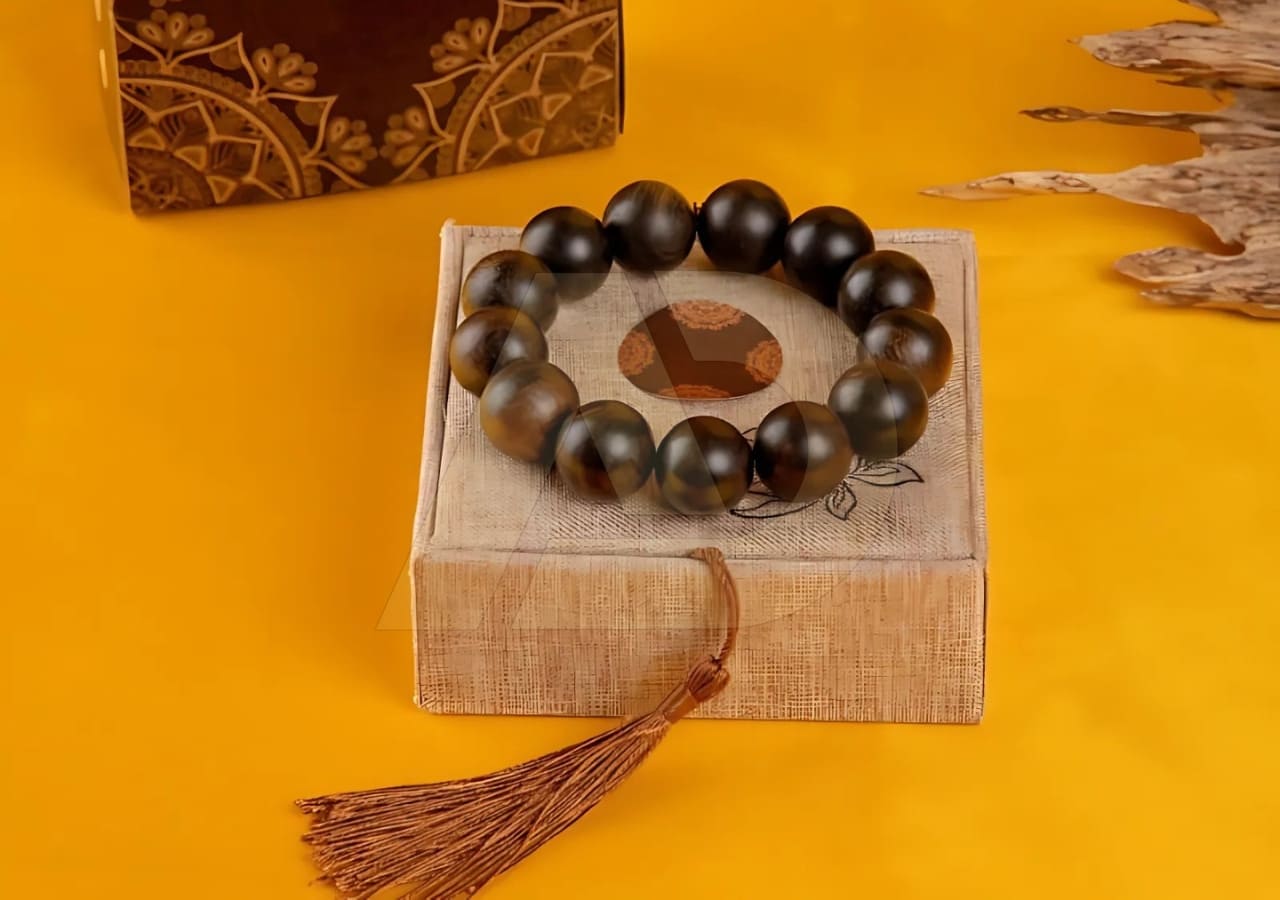 Vòng gỗ trầm hương.